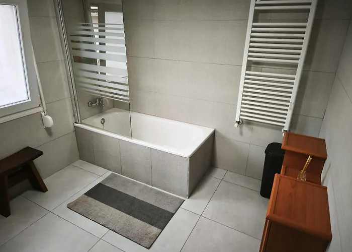 Privada Con Terraza Y Parking Homestay szállás *